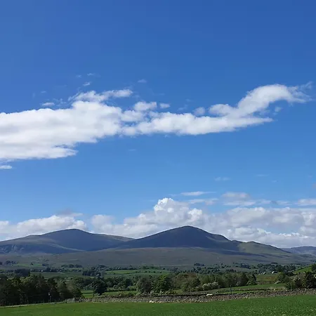 3 Bed In 89268 * Newton Reigny